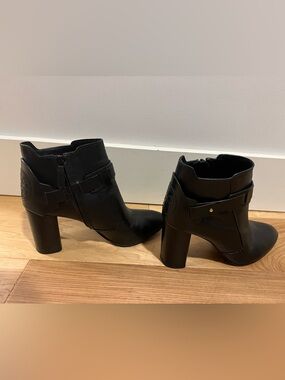 Tory Burch Black Leather Ankle Booties